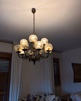 Lampadario classico a bracci in ottone e vetro