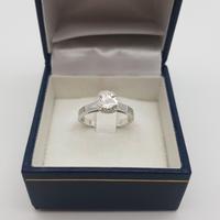 ANELLO IN ORO BIANCO 750 CON DIAMANTE