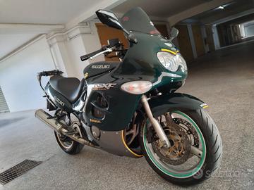 Suzuki GSX750F 
