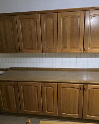 CUCINA IN LEGNO+ELETTRODOMESTICI+TAVOLO E 4 SEDIE
