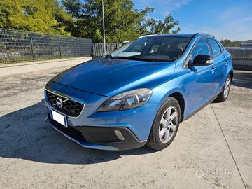 Volvo V40 Cross Country D4 Kinetic + tetto panoram