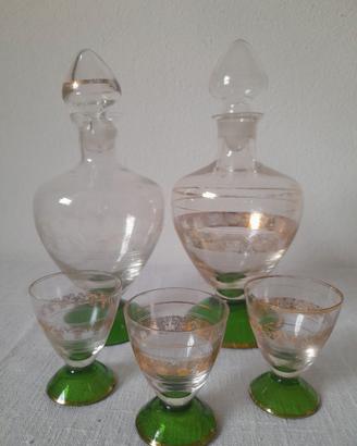 Bottigliette e bicchierini vintage da liquore