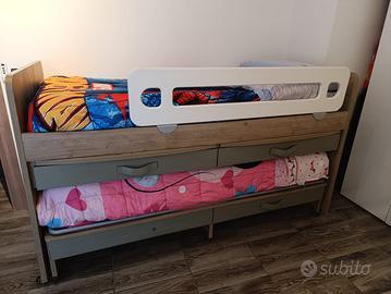 Letto estraibile, salvaspazio con scrivania.