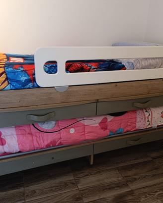 Letto estraibile, salvaspazio con scrivania.