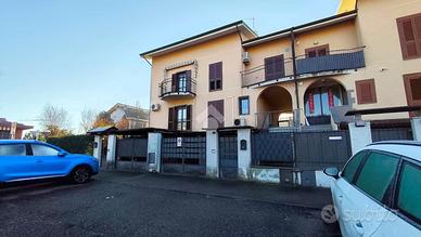 VILLA A SCHIERA D'ANGOLO A SEDRIANO