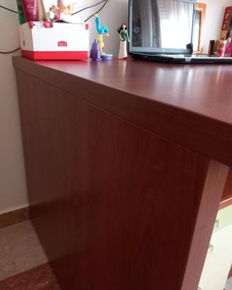 Scrivania in legno