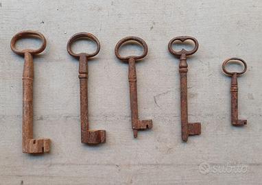 5 Chiavi Antiche in Ferro Forgiato