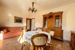 4 LOCALI A BANCHETTE