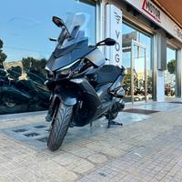 Kymco Vciting 400 vs