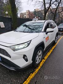 rav 4 bianco taxi 