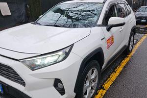 rav 4 bianco taxi 