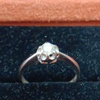 Anello vintage in oro bianco con solitario 