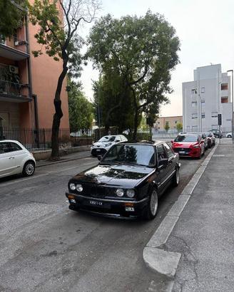 BMW E30 316 Coupè a carburatori