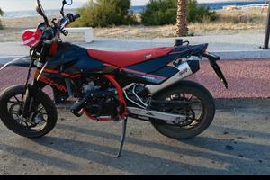 Moto MOTARD SWM SM 125 R (con ABS)
