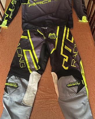 Tuta JT racing e protezioni da motocross