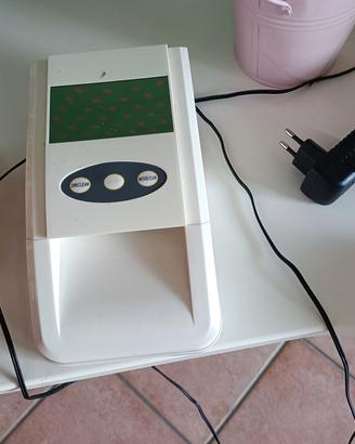 macchinetta per controllare banconote false 