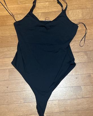 Body nero con spalline sottili