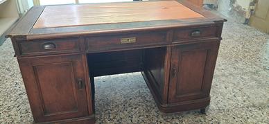 Scrivania in noce fine 800