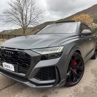 Audi Q8 RS TFSI V8 quattro tiptronic