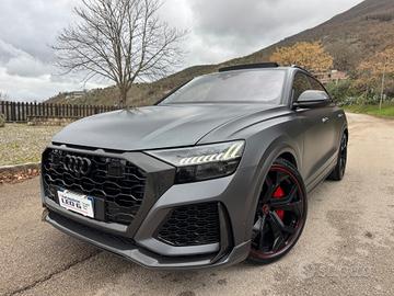 Audi Q8 RS TFSI V8 quattro tiptronic