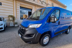 Furgone Opel movano 2.2 hdi 3 posti solo 9milakm