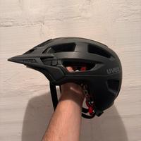 Casco uvex mtb