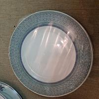 set di piatti in porcellana