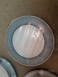 set di piatti in porcellana