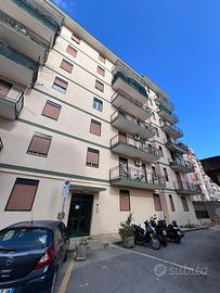 4 VANI terrazzo e posto auto UDITORE L.go Fichera