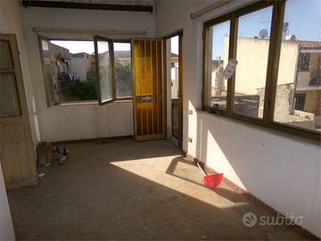 Stabile bi livelli in centro