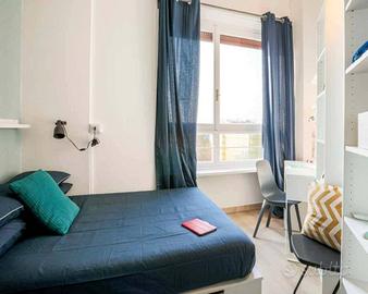 Stanza in appartamento di 94 m² a Milano