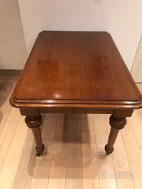 Tavolo in rovere con 4 sedie trasparenti