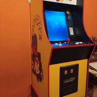 cabinato e in omaggio UNA MINI CONSOLE  UNA MAGLIA