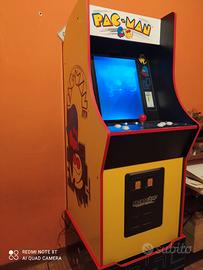 cabinato e in omaggio UNA MINI CONSOLE  UNA MAGLIA