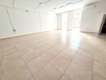 Ampio locale in Via Roma a Carbonia