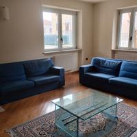 2 divani Cassina, tappeto e tavolo