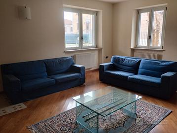 2 divani Cassina, tappeto e tavolo