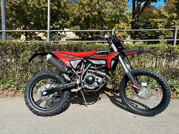 Beta RR 125 4T T NERA NUOVA 2025