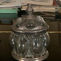 Antico contenitore in vetro