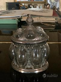 Antico contenitore in vetro