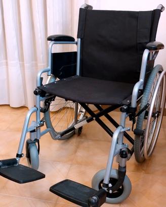 sedia a rotelle carrozzina.  nuova