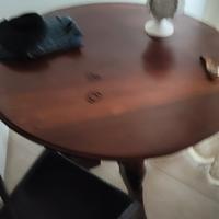 comodini sedie tavolo 