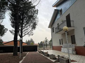 Villa di 2230 m² con più di 5 locali e box auto do