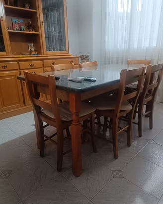 tavolo da pranzo in marmo e legno