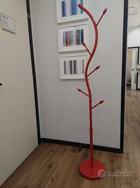 appendiabiti rosso in metallo 