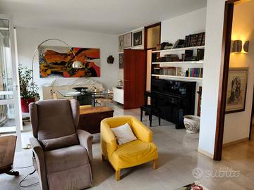 Appartamento di 150 m² con 5 locali e box auto a M