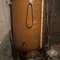 Cisterna in vetroresina per vino 