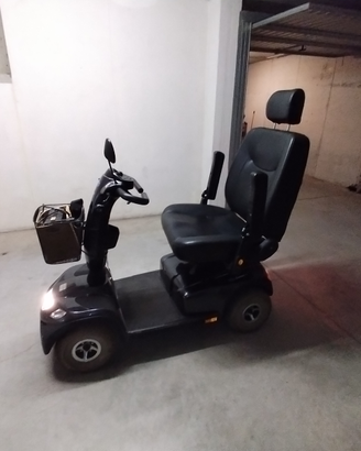 Scooter elettrico Invacare per disabili