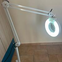 Lampada per estetista con lente d’ingrandimento