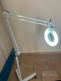 Lampada per estetista con lente d’ingrandimento